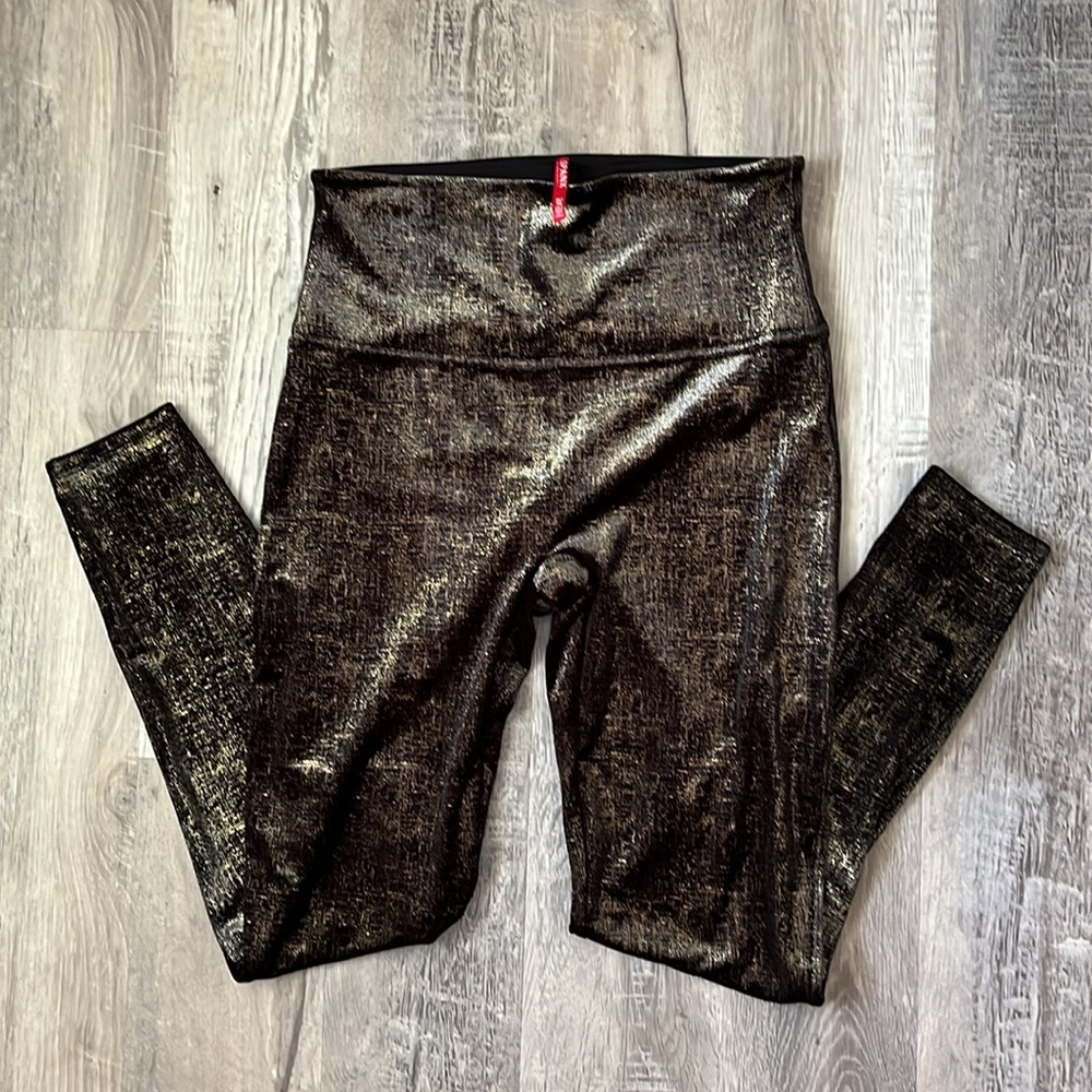 Spanx black velvet with shiny gold shape wear leggings- size XL- 29” inseam